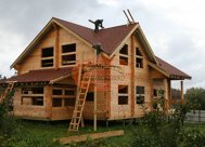 Общая площадь: 250 м2, Жилая площадь: 228 м2, Количество спален: 4, Количество этажей: 2