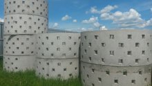 Завод ЖБИ предлагает для оснащения земельных  участков новый вид продукции - дренажные бетонные кольца КС 20.9Е или кольцо для евросептика, которые соответству…