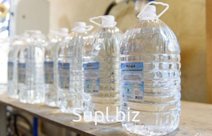 Дистиллированная вода, соотвующая всем нормам.