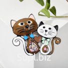 Брошь мультяшная "Кот и кошка", цветная в чёрном металле