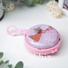 Шкатулка металл на карабине "Ангел с дудочкой" 8,2х8,2х3,5 см