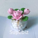 Цветы в стеклянной вазе для кукольного дома